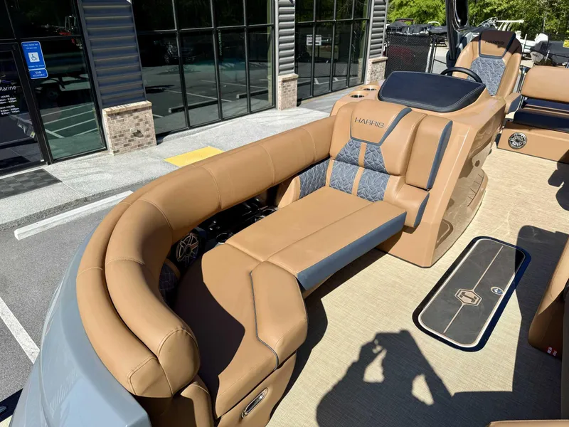 Slide: The Image of Harris Grand Mariner 230 SLDH 2025 - 10