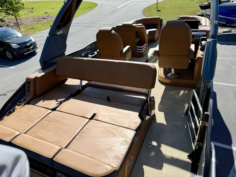 Slide: The Image of Harris Grand Mariner 230 SLDH 2025 - 14