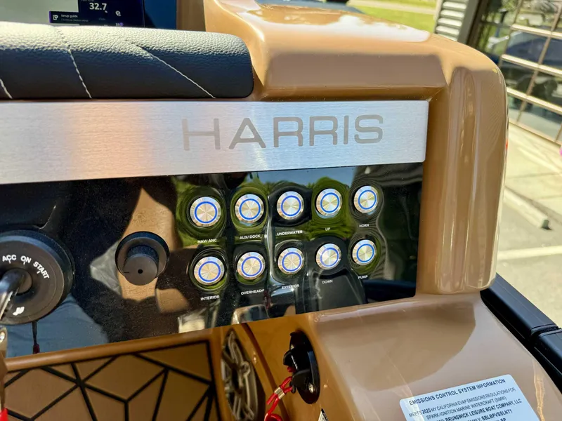 Slide: The Image of Harris Grand Mariner 230 SLDH 2025 - 19