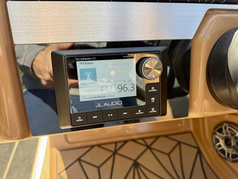 Slide: The Image of Harris Grand Mariner 230 SLDH 2025 - 20