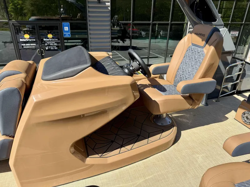 Slide: The Image of Harris Grand Mariner 230 SLDH 2025 - 22