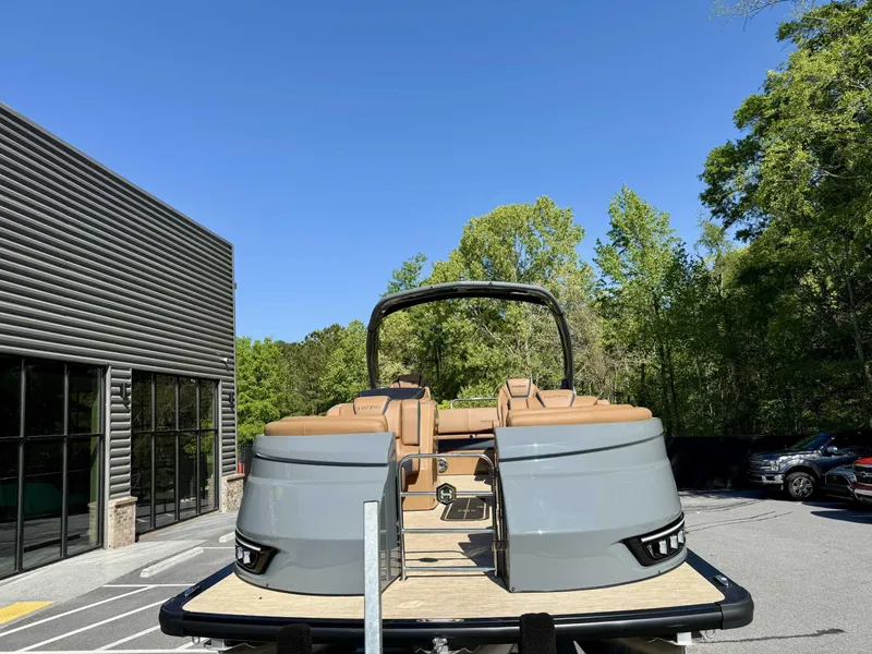 Slide: The Image of Harris Grand Mariner 230 SLDH 2025 - 3