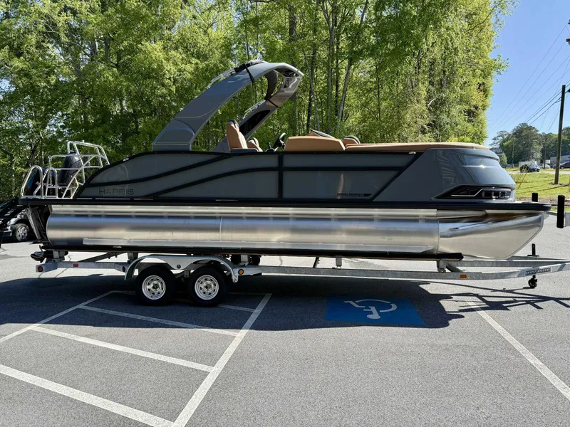 Slide: The Image of Harris Grand Mariner 230 SLDH 2025 - 5