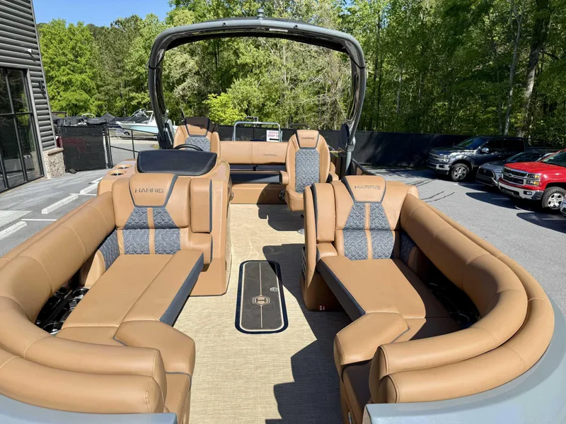 Slide: The Image of Harris Grand Mariner 230 SLDH 2025 - 9