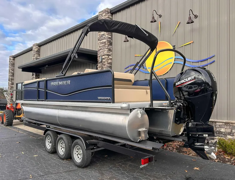 Slide: The Image of Premier 220 SUNSCAPE RL 2025 - 5