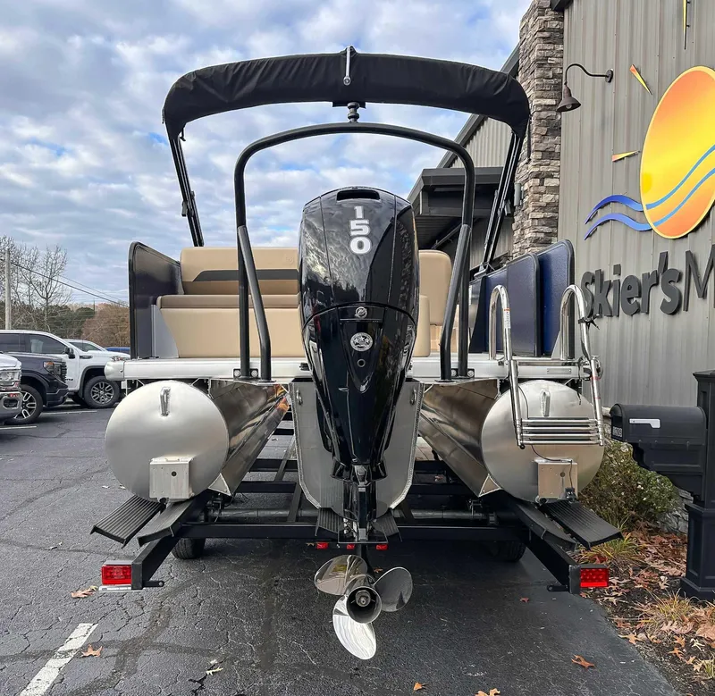 Slide: The Image of Premier 220 SUNSCAPE RL 2025 - 6