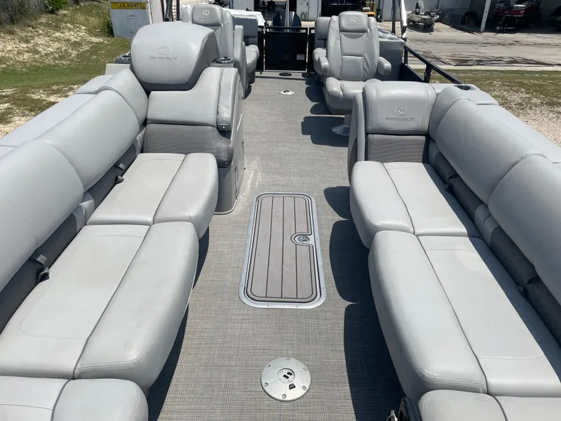 Slide: The Image of 2023 Regency 250 LE3 pontoon boat with spacious gray seating and modern design. - 12