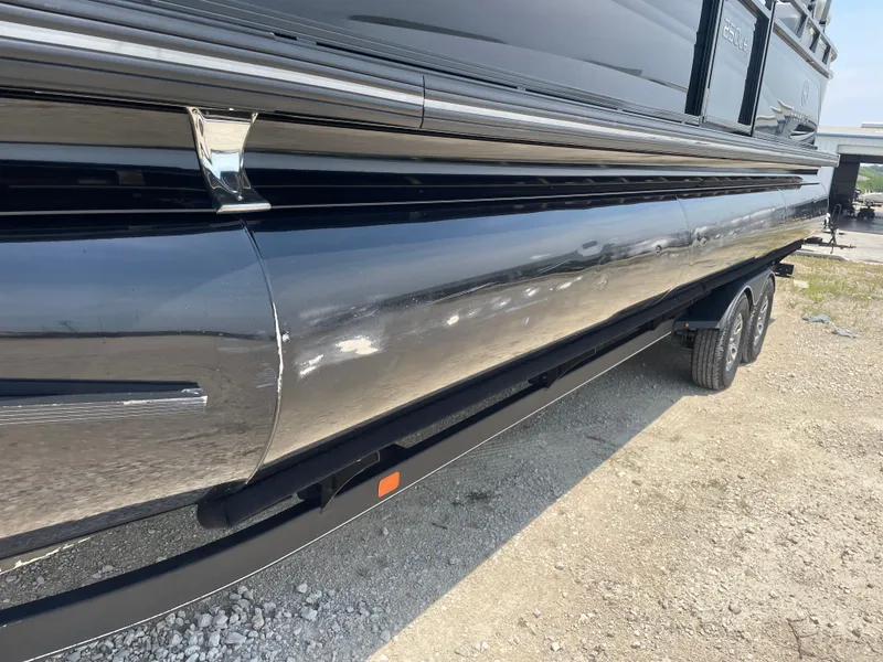 Slide: The Image of 2023 Regency 250 LE3 pontoon boat on a trailer, side view. - 7