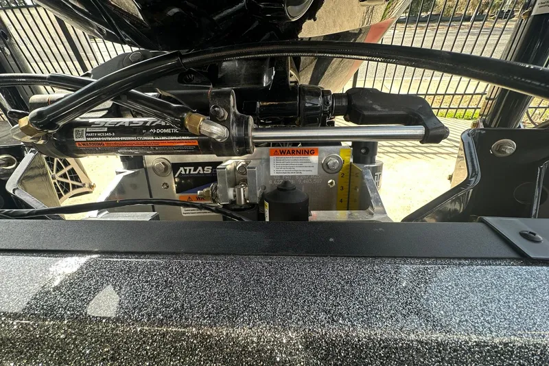 Slide: The Image of 2025 Ranger Z185 boat steering mechanism with SeaStar hydraulic system and warning label. - 101