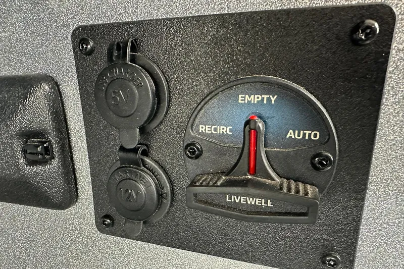 Slide: The Image of Control panel of 2025 Ranger Z185 boat with livewell settings and power outlets. - 117