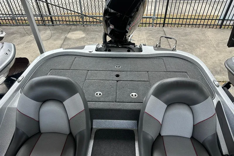 Slide: The Image of 2025 Ranger Z185 boat interior with dual seats and storage compartments. - 119