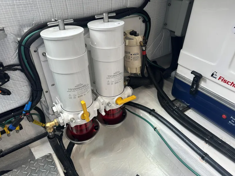 Slide: The Image of Fuel Filters - one additional optional - 24