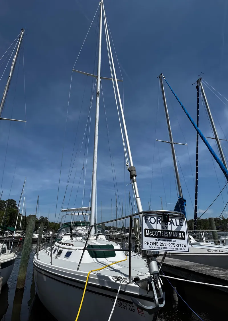 Slide: The Image of 1990 Catalina 34 MK 1.5 - 16