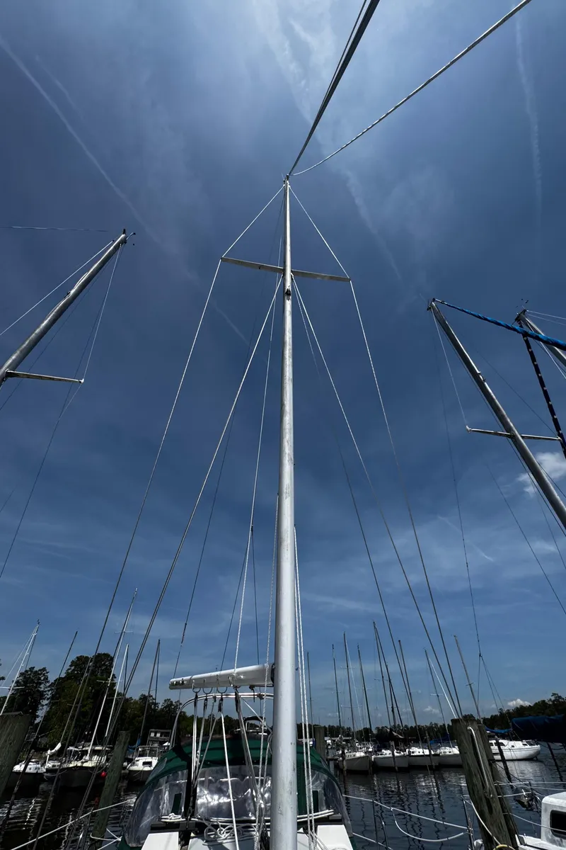 Slide: The Image of 1990 Catalina 34 MK 1.5 - 17