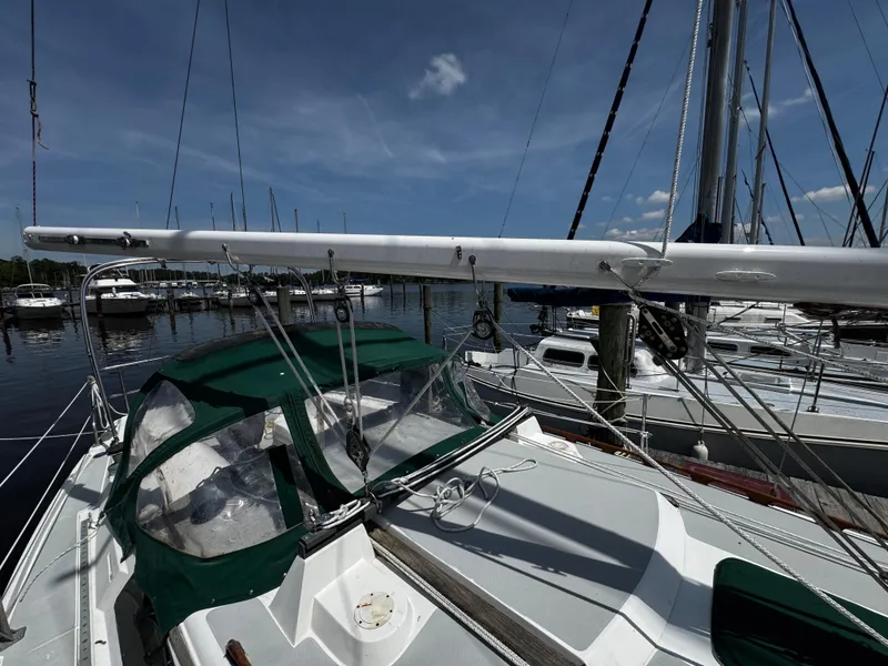 Slide: The Image of 1990 Catalina 34 MK 1.5 - 23