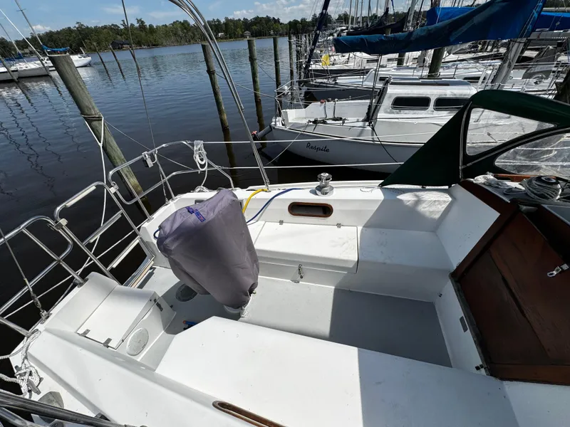 Slide: The Image of 1990 Catalina 34 MK 1.5 - 24