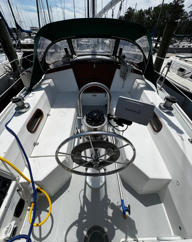 Slide: The Image of 1990 Catalina 34 MK 1.5 - 31