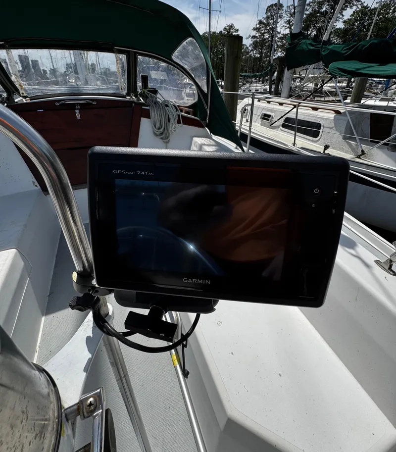 Slide: The Image of 1990 Catalina 34 MK 1.5 - 34