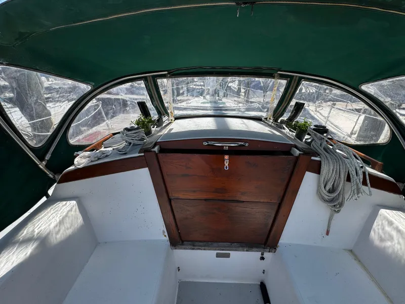 Slide: The Image of 1990 Catalina 34 MK 1.5 - 37