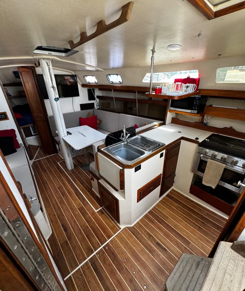 Slide: The Image of 1990 Catalina 34 MK 1.5 - 42