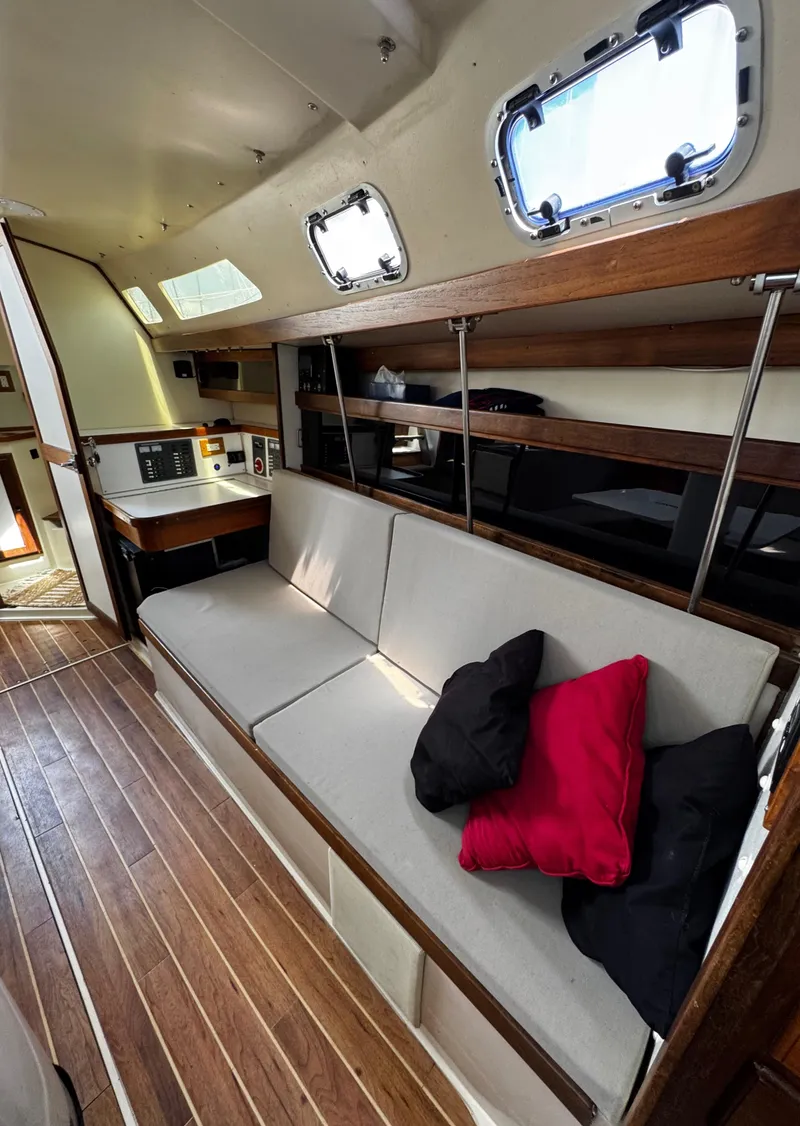 Slide: The Image of 1990 Catalina 34 MK 1.5 - 47