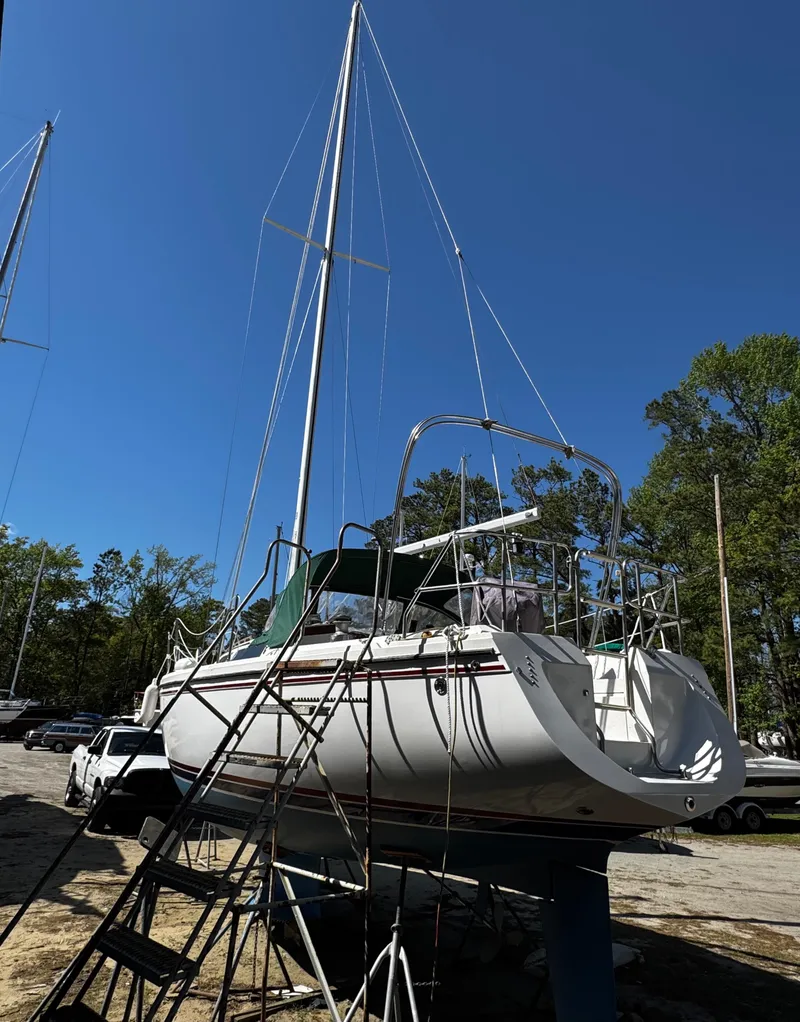 Slide: The Image of 1990 Catalina 34 MK 1.5 - 6