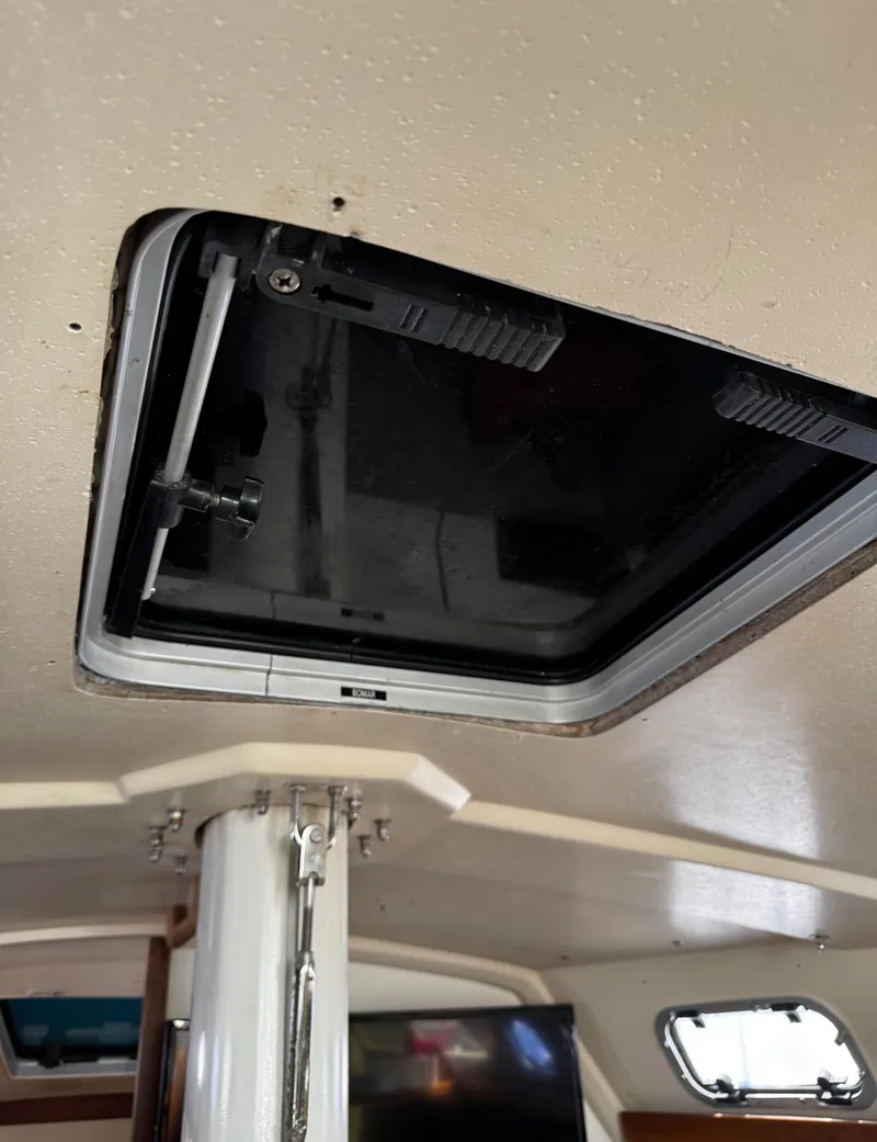 Slide: The Image of 1990 Catalina 34 MK 1.5 - 61