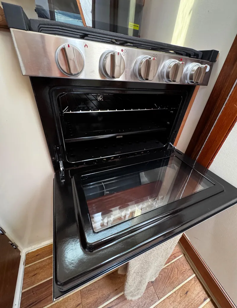 Slide: The Image of 1990 Catalina 34 MK 1.5 - 64