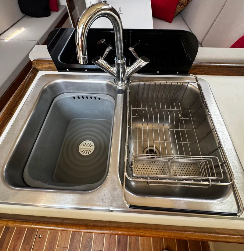 Slide: The Image of 1990 Catalina 34 MK 1.5 - 69