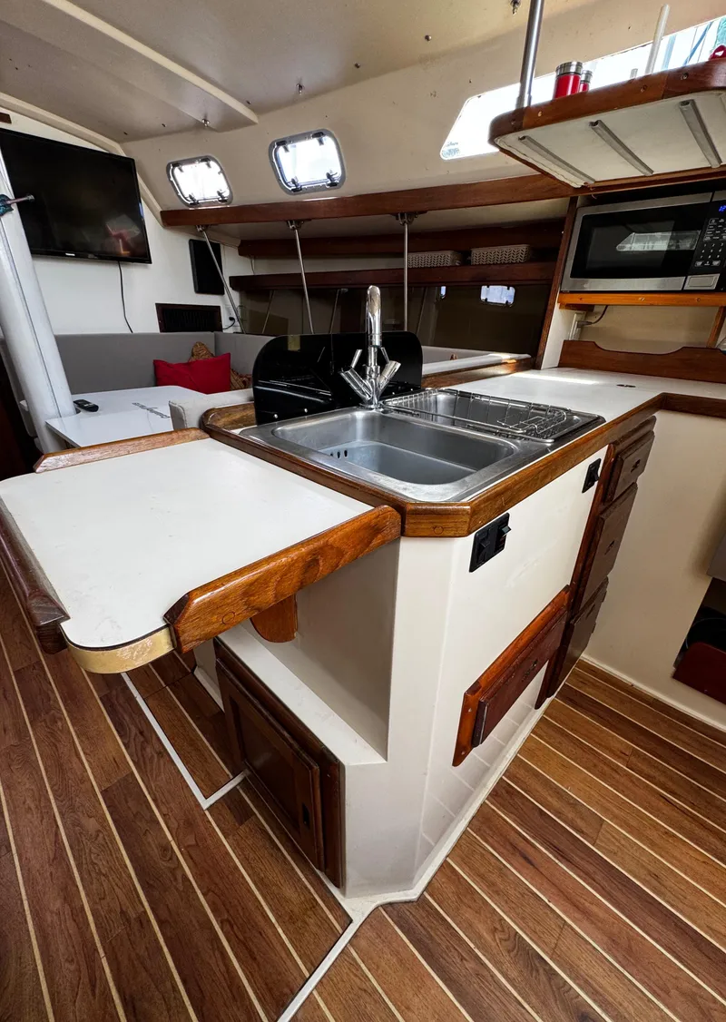 Slide: The Image of 1990 Catalina 34 MK 1.5 - 70