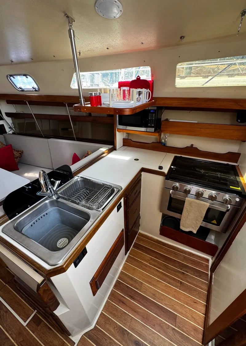 Slide: The Image of 1990 Catalina 34 MK 1.5 - 73