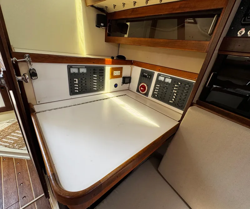 Slide: The Image of 1990 Catalina 34 MK 1.5 - 75