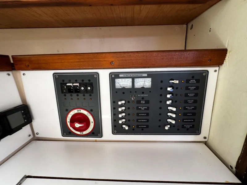 Slide: The Image of 1990 Catalina 34 MK 1.5 - 76