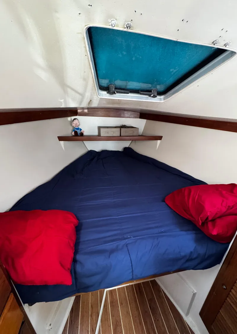 Slide: The Image of 1990 Catalina 34 MK 1.5 - 81