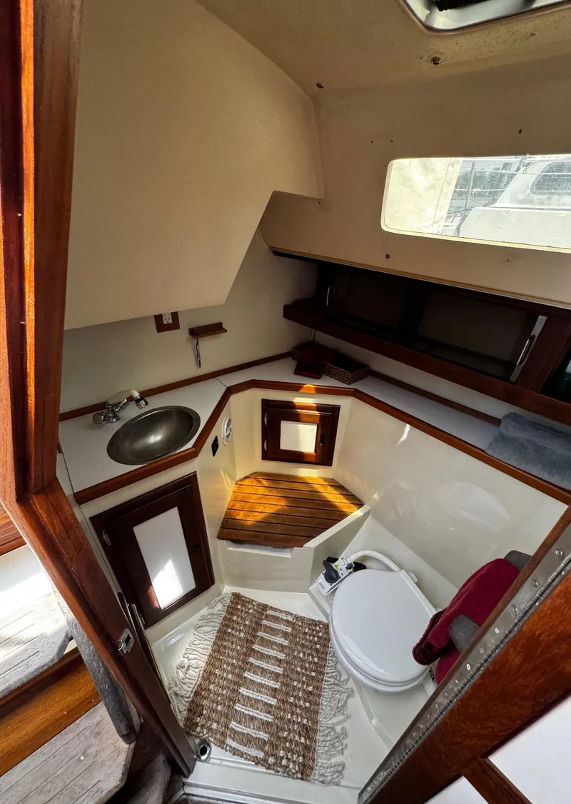 Slide: The Image of 1990 Catalina 34 MK 1.5 - 85