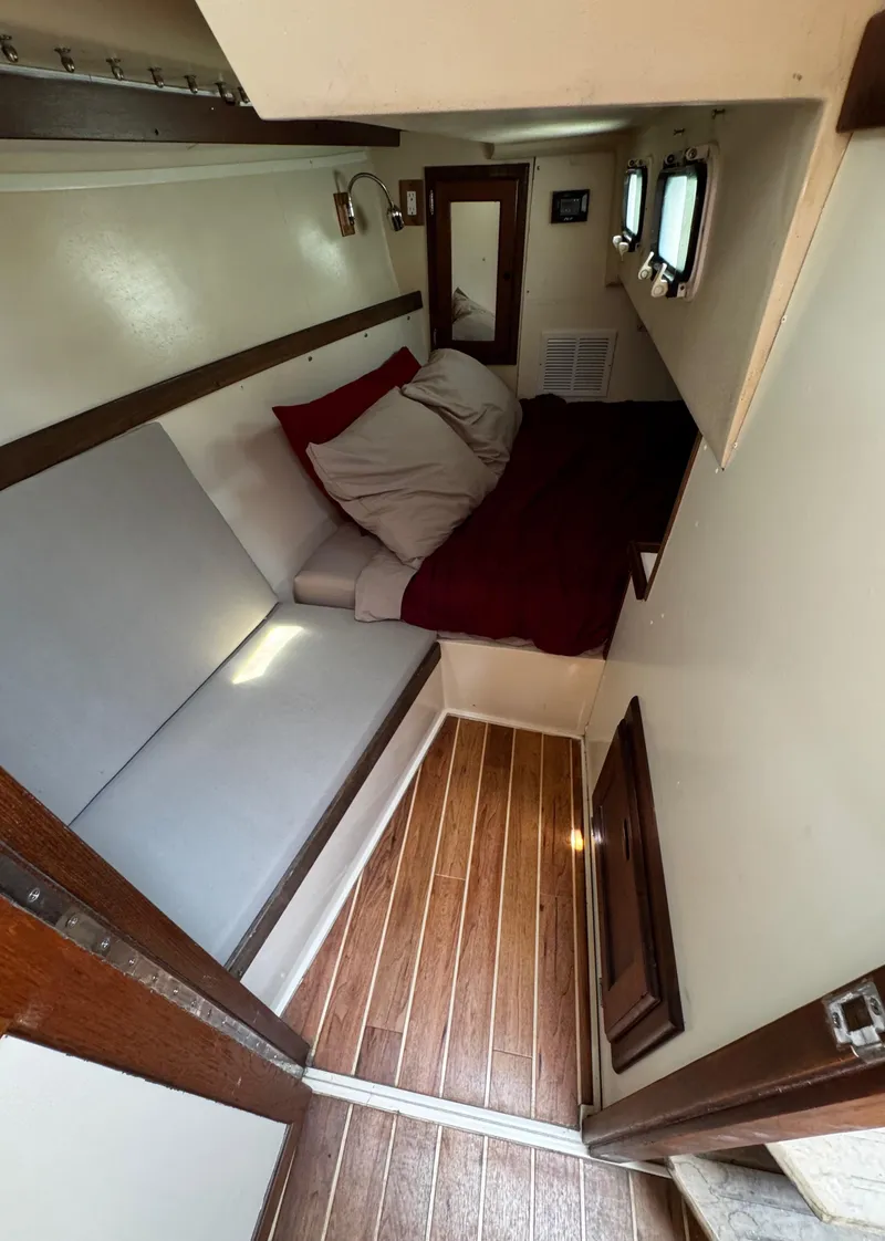 Slide: The Image of 1990 Catalina 34 MK 1.5 - 89