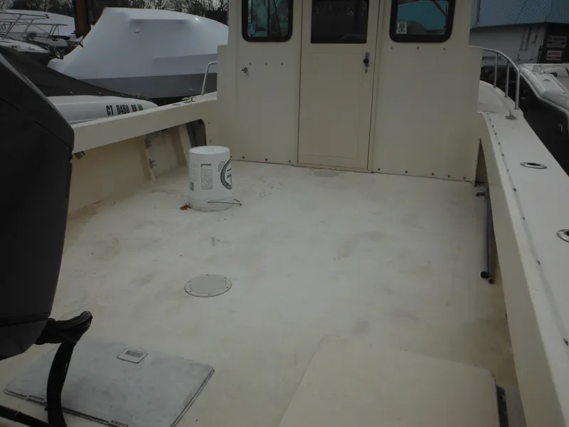 Slide: The Image of 2002 Parker 2520 Modified Vee Sport Cabin boat deck, spacious and clean layout. - 10