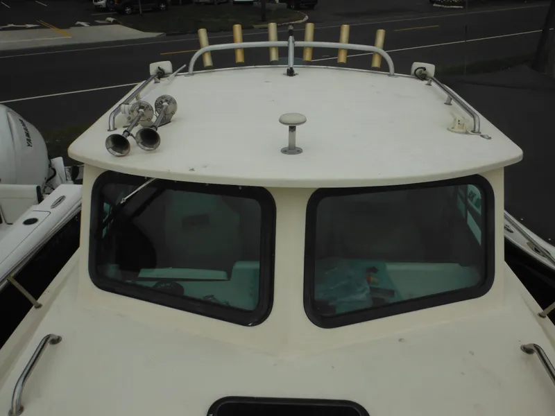 Slide: The Image of 2002 Parker 2520 Modified Vee Sport Cabin boat, top view of cabin and deck features. - 25