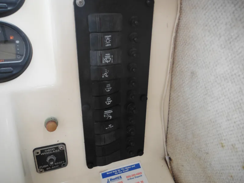 Slide: The Image of Control panel of a 2002 Parker 2520 Modified Vee Sport Cabin boat. - 33