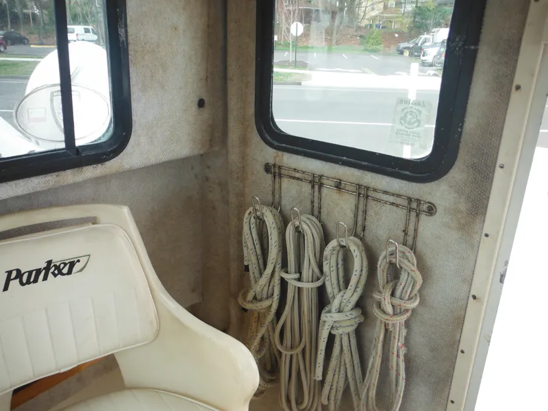 Slide: The Image of Interior of 2002 Parker 2520 boat with ropes and branded seat. - 36