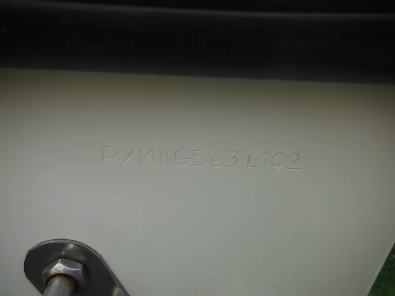 Slide: The Image of Hull identification number on a 2002 Parker 2520 Modified Vee Sport Cabin boat. - 8