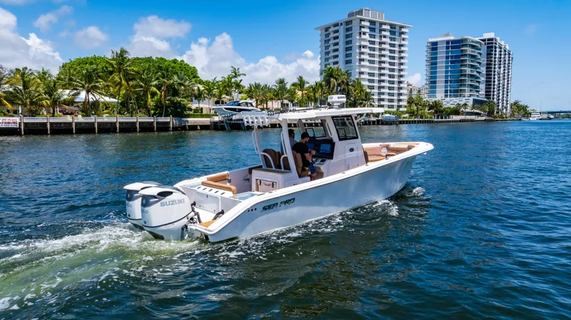 Slide: The Image of Sea Pro 320 DLX Offshore 2023 - 50