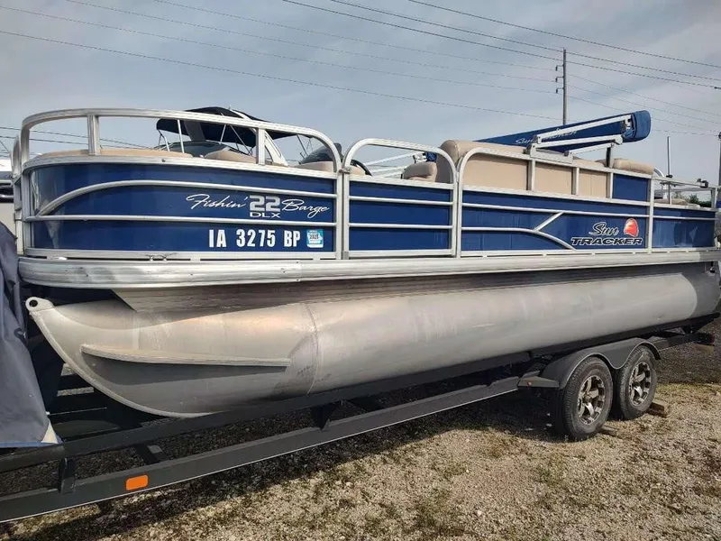 The Image of 2016 Sun Tracker Fishin' Barge 22 DLX pontoon boat on trailer. - 0