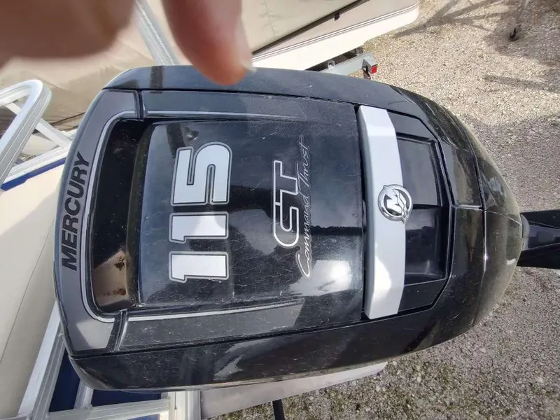 Slide: The Image of Mercury 115 CT outboard motor on 2016 Sun Tracker Fishin' Barge 22 DLX. - 10