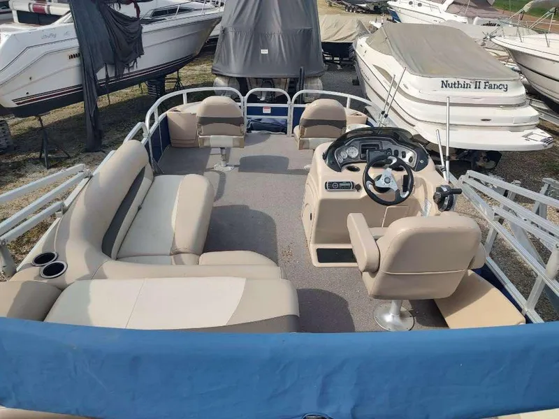 Slide: The Image of 2016 Sun Tracker Fishin' Barge 22 DLX pontoon boat with spacious seating and steering console. - 4