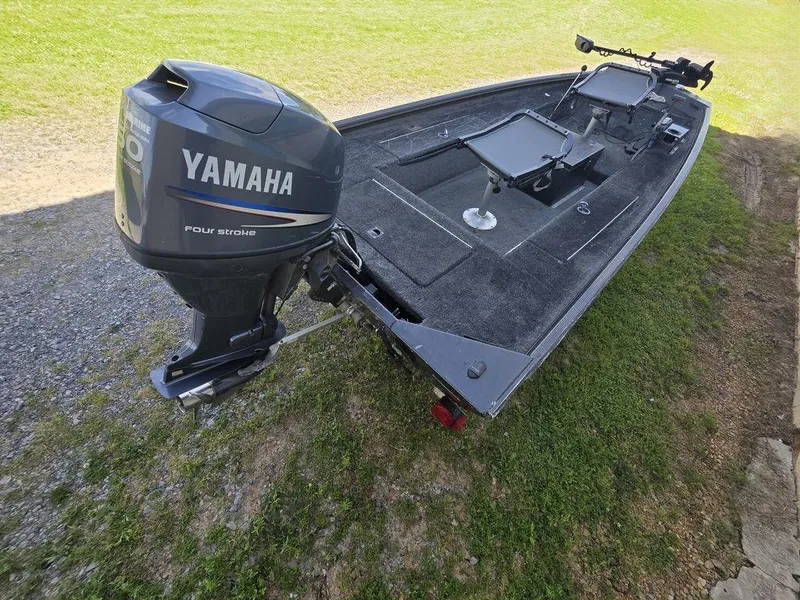 Slide: The Image of 2008 Xpress XP16PF Stick-Steer boat with Yamaha four-stroke engine on grassy area. - 5