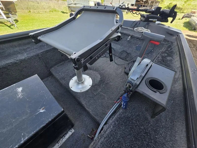 Slide: The Image of 2008 Xpress XP16PF Stick-Steer boat interior with seat and steering controls. - 9