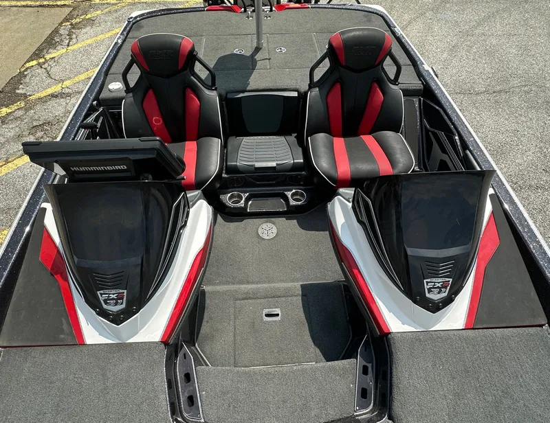 Slide: The Image of Skeeter FXR21 Apex 2021 - 10