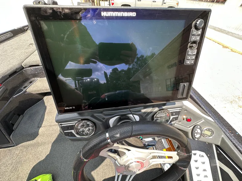 Slide: The Image of Skeeter FXR21 Apex 2021 - 12