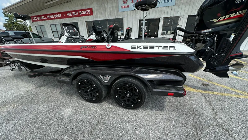 Slide: The Image of Skeeter FXR21 Apex 2021 - 3